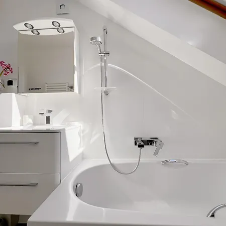 Lece Nad Morze- Apartament Z Balkonem Gdansk דירה